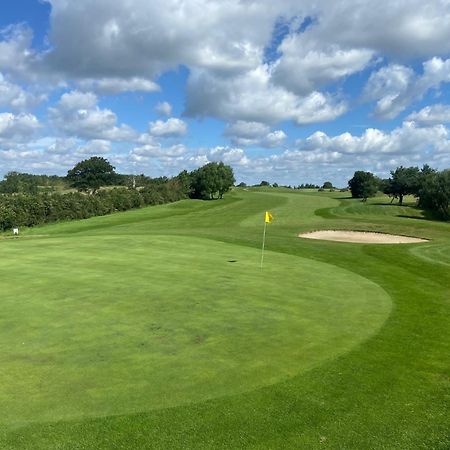 The Wiltshire Hotel, Golf And Leisure Resort Σουίντον Εξωτερικό φωτογραφία
